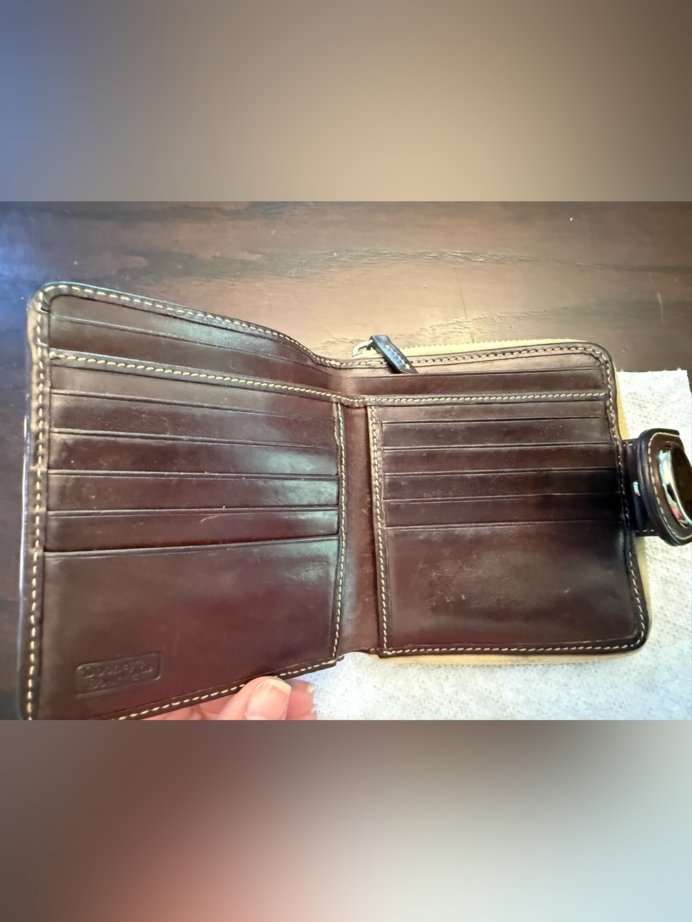 Vintage Dooney & Bourke
Donegal Crest Wallet Florentine & Pebble Leather - Picture 6 of 14